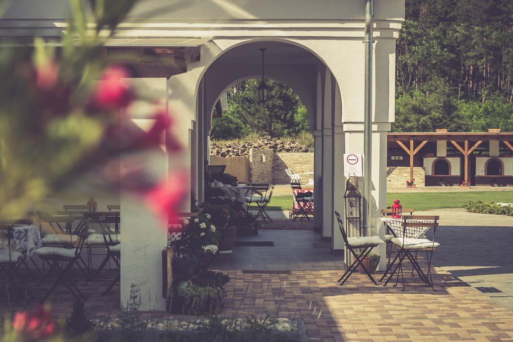 Deak Udvarhaz Hotel Kakucs ภายนอก รูปภาพ