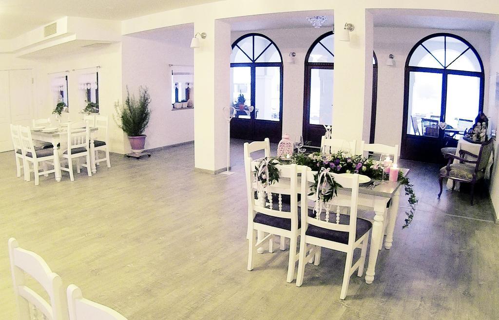 Deak Udvarhaz Hotel Kakucs ภายนอก รูปภาพ