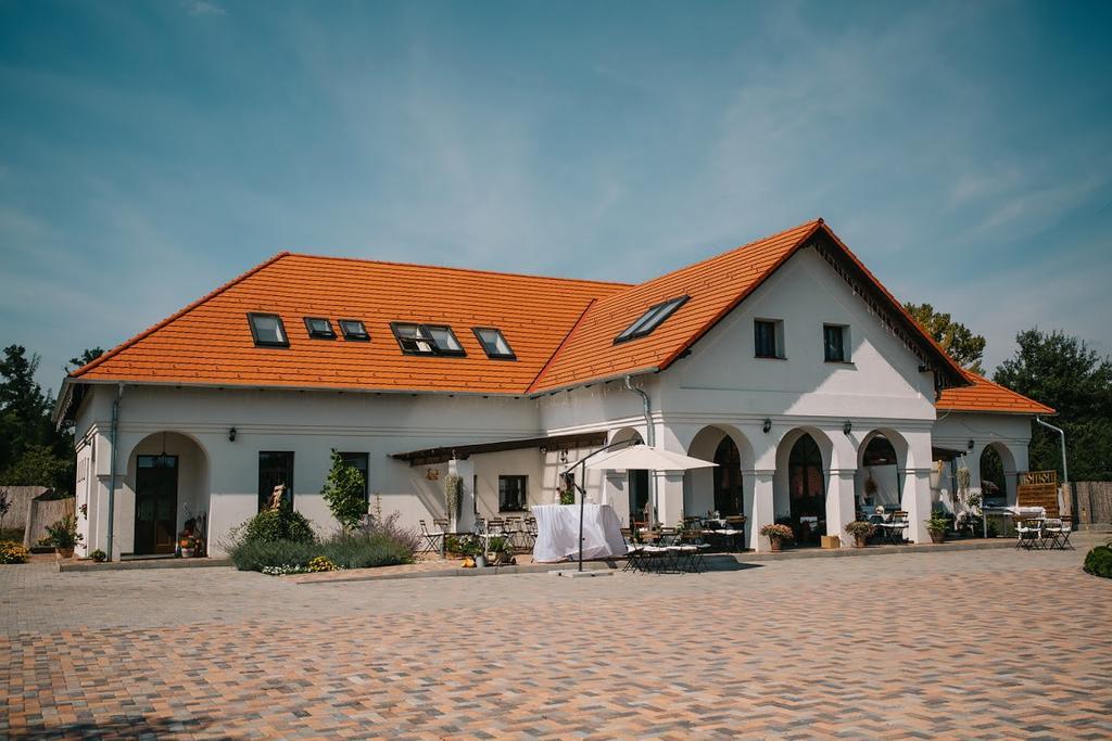 Deak Udvarhaz Hotel Kakucs ภายนอก รูปภาพ