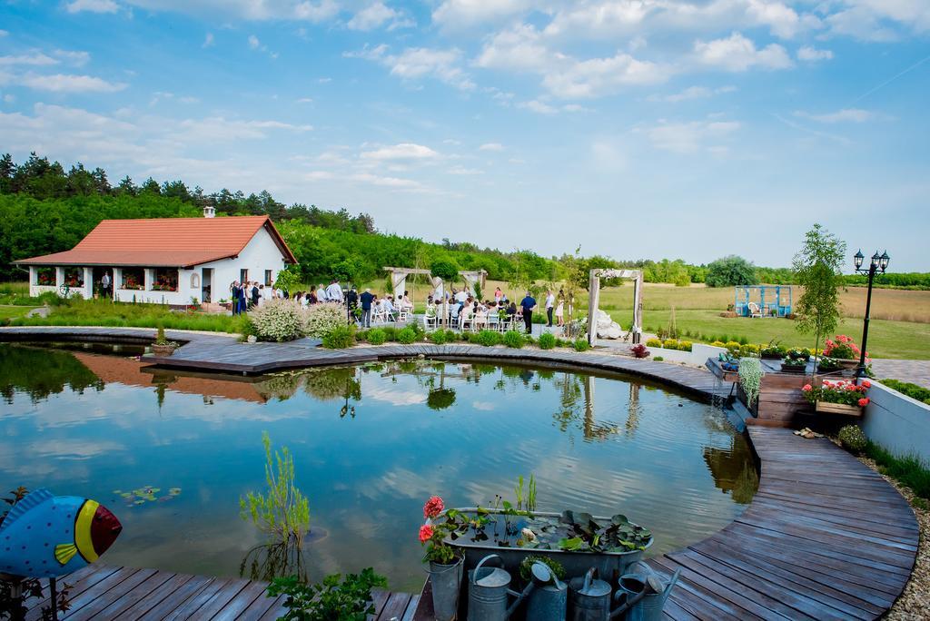 Deak Udvarhaz Hotel Kakucs ภายนอก รูปภาพ